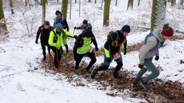 Die Reiseapotheke für Laufsportler - das gehört hinein - Magazin -  Trailrunning